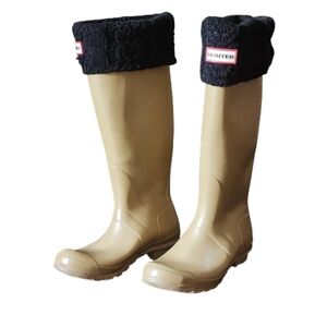 Hunter original tall rain boots color tan size 6M/7F socks included